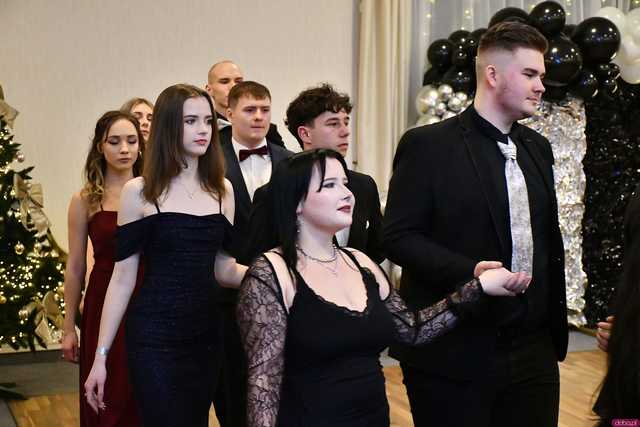 [WIDEO/FOTO] Ten wieczór zapamiętają do końca życia! Studniówka Zespołu Szkół Ekonomicznych w Świdnicy