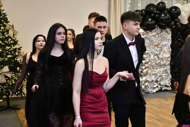 [WIDEO/FOTO] Ten wieczór zapamiętają do końca życia! Studniówka Zespołu Szkół Ekonomicznych w Świdnicy