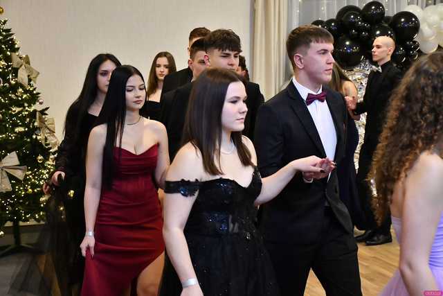 [WIDEO/FOTO] Ten wieczór zapamiętają do końca życia! Studniówka Zespołu Szkół Ekonomicznych w Świdnicy