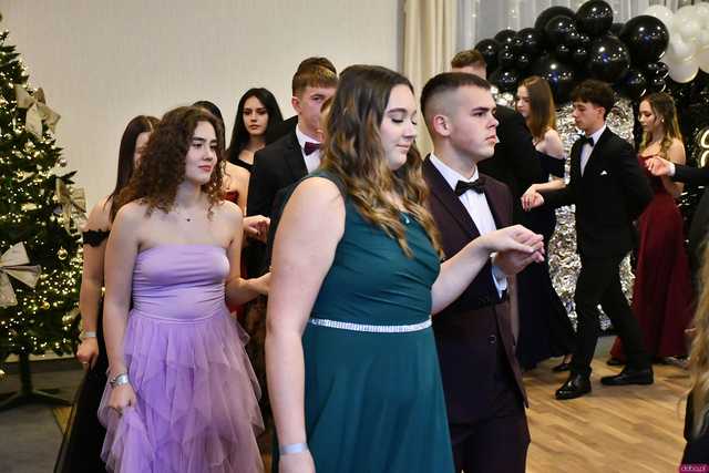[WIDEO/FOTO] Ten wieczór zapamiętają do końca życia! Studniówka Zespołu Szkół Ekonomicznych w Świdnicy