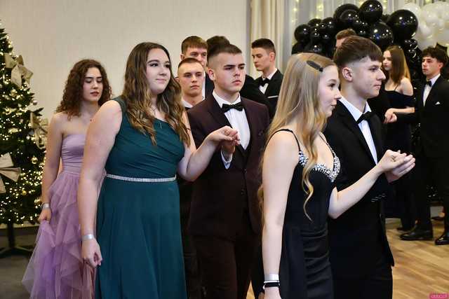 [WIDEO/FOTO] Ten wieczór zapamiętają do końca życia! Studniówka Zespołu Szkół Ekonomicznych w Świdnicy