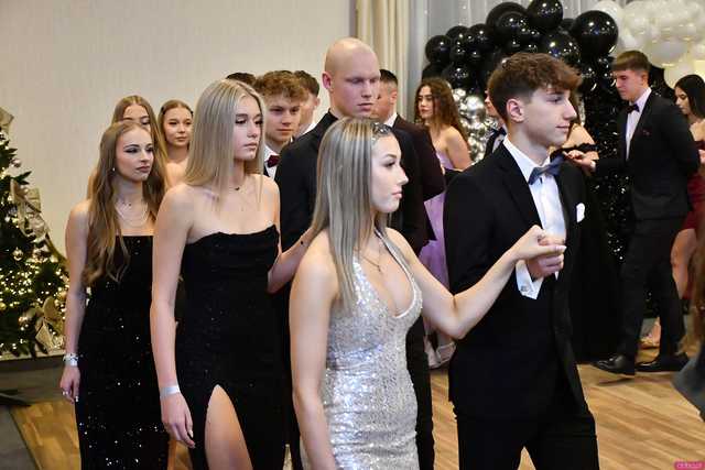 [WIDEO/FOTO] Ten wieczór zapamiętają do końca życia! Studniówka Zespołu Szkół Ekonomicznych w Świdnicy