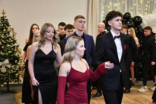 [WIDEO/FOTO] Ten wieczór zapamiętają do końca życia! Studniówka Zespołu Szkół Ekonomicznych w Świdnicy
