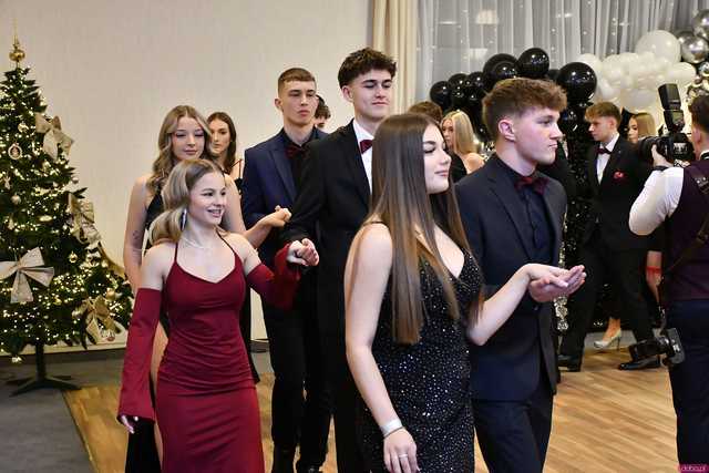 [WIDEO/FOTO] Ten wieczór zapamiętają do końca życia! Studniówka Zespołu Szkół Ekonomicznych w Świdnicy