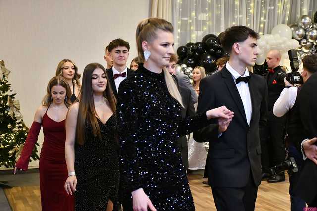 [WIDEO/FOTO] Ten wieczór zapamiętają do końca życia! Studniówka Zespołu Szkół Ekonomicznych w Świdnicy