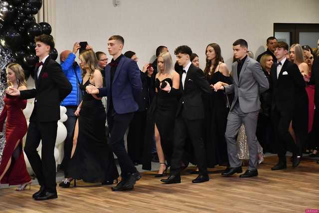 [WIDEO/FOTO] Ten wieczór zapamiętają do końca życia! Studniówka Zespołu Szkół Ekonomicznych w Świdnicy