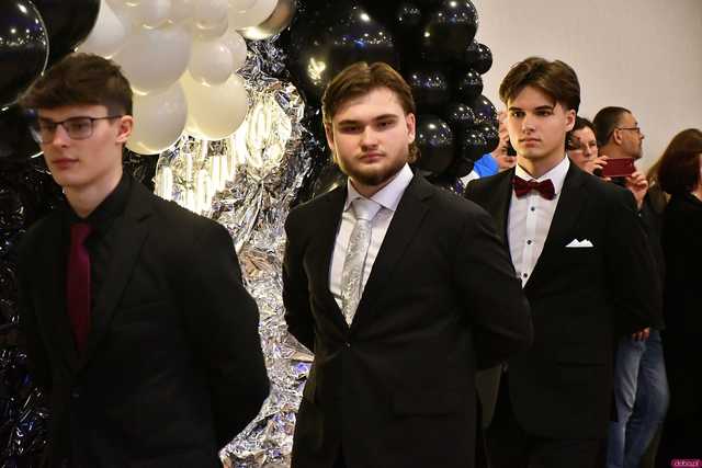 [WIDEO/FOTO] Ten wieczór zapamiętają do końca życia! Studniówka Zespołu Szkół Ekonomicznych w Świdnicy