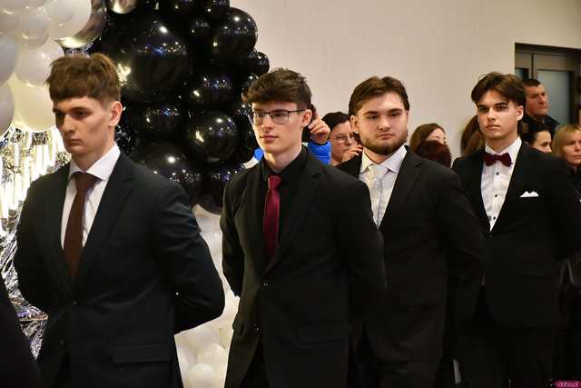[WIDEO/FOTO] Ten wieczór zapamiętają do końca życia! Studniówka Zespołu Szkół Ekonomicznych w Świdnicy