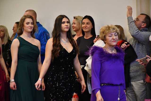 [WIDEO/FOTO] Ten wieczór zapamiętają do końca życia! Studniówka Zespołu Szkół Ekonomicznych w Świdnicy