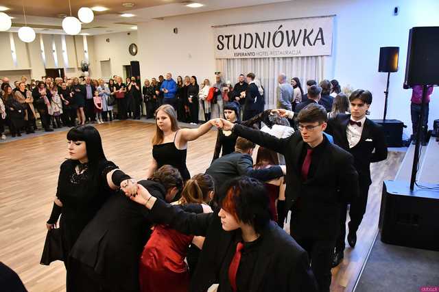 [WIDEO/FOTO] Ten wieczór zapamiętają do końca życia! Studniówka Zespołu Szkół Ekonomicznych w Świdnicy