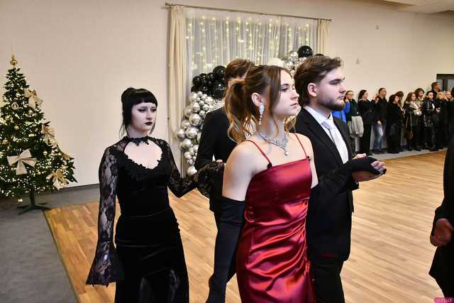 [WIDEO/FOTO] Ten wieczór zapamiętają do końca życia! Studniówka Zespołu Szkół Ekonomicznych w Świdnicy