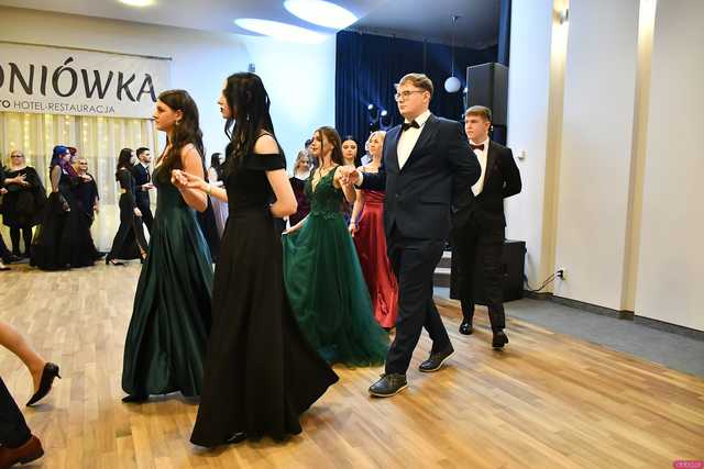 [WIDEO/FOTO] Ten wieczór zapamiętają do końca życia! Studniówka Zespołu Szkół Ekonomicznych w Świdnicy