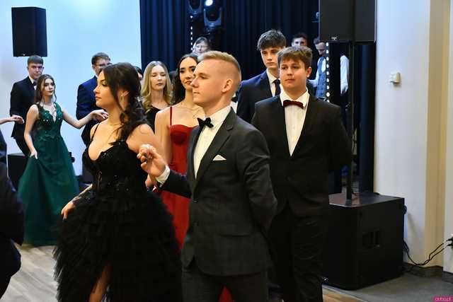 [WIDEO/FOTO] Ten wieczór zapamiętają do końca życia! Studniówka Zespołu Szkół Ekonomicznych w Świdnicy