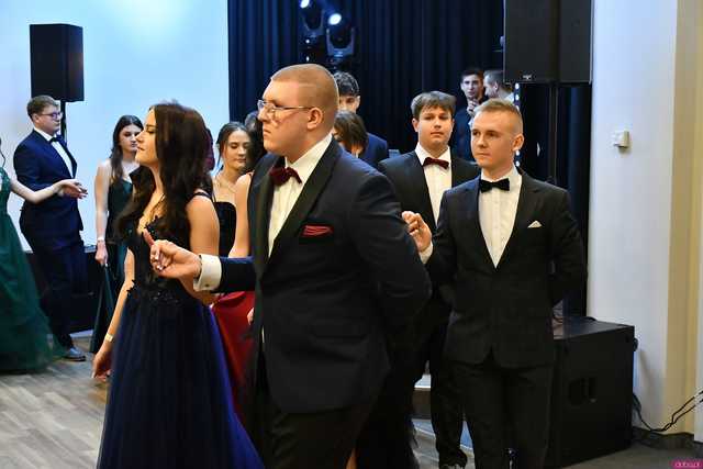 [WIDEO/FOTO] Ten wieczór zapamiętają do końca życia! Studniówka Zespołu Szkół Ekonomicznych w Świdnicy