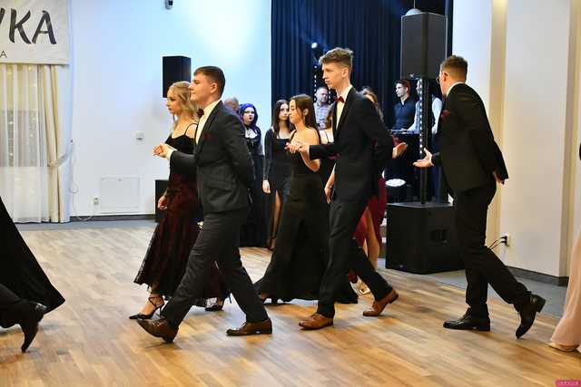 [WIDEO/FOTO] Ten wieczór zapamiętają do końca życia! Studniówka Zespołu Szkół Ekonomicznych w Świdnicy