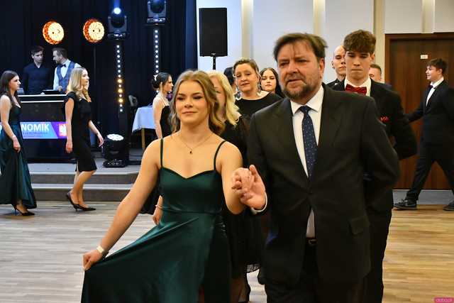 [WIDEO/FOTO] Ten wieczór zapamiętają do końca życia! Studniówka Zespołu Szkół Ekonomicznych w Świdnicy