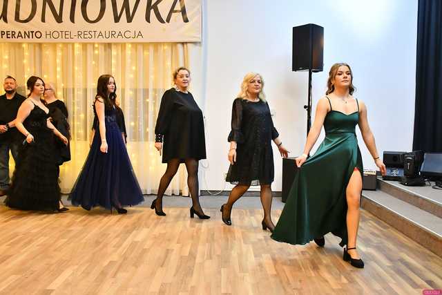 [WIDEO/FOTO] Ten wieczór zapamiętają do końca życia! Studniówka Zespołu Szkół Ekonomicznych w Świdnicy