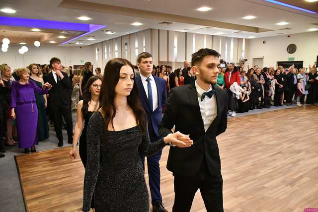 [WIDEO/FOTO] Ten wieczór zapamiętają do końca życia! Studniówka Zespołu Szkół Ekonomicznych w Świdnicy