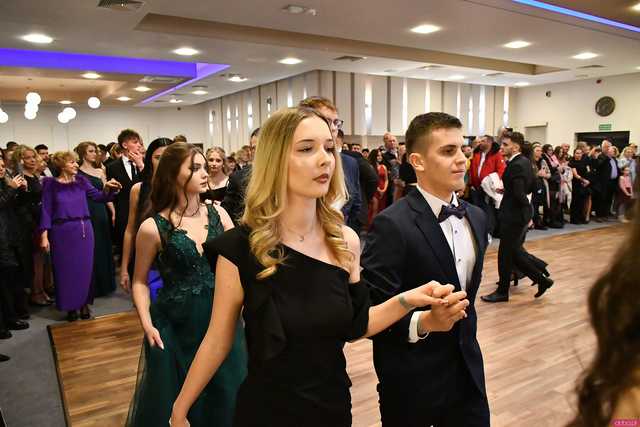 [WIDEO/FOTO] Ten wieczór zapamiętają do końca życia! Studniówka Zespołu Szkół Ekonomicznych w Świdnicy