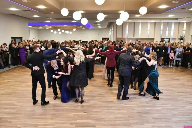 [WIDEO/FOTO] Ten wieczór zapamiętają do końca życia! Studniówka Zespołu Szkół Ekonomicznych w Świdnicy