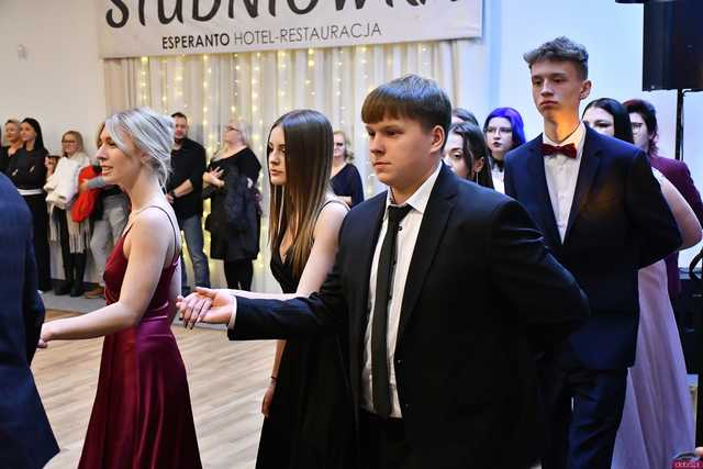 [WIDEO/FOTO] Ten wieczór zapamiętają do końca życia! Studniówka Zespołu Szkół Ekonomicznych w Świdnicy