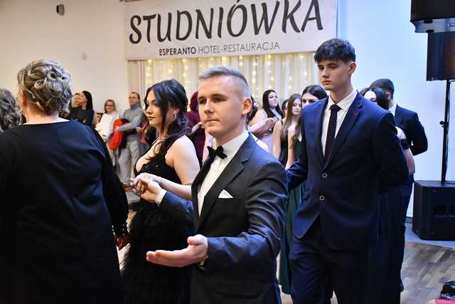 [WIDEO/FOTO] Ten wieczór zapamiętają do końca życia! Studniówka Zespołu Szkół Ekonomicznych w Świdnicy