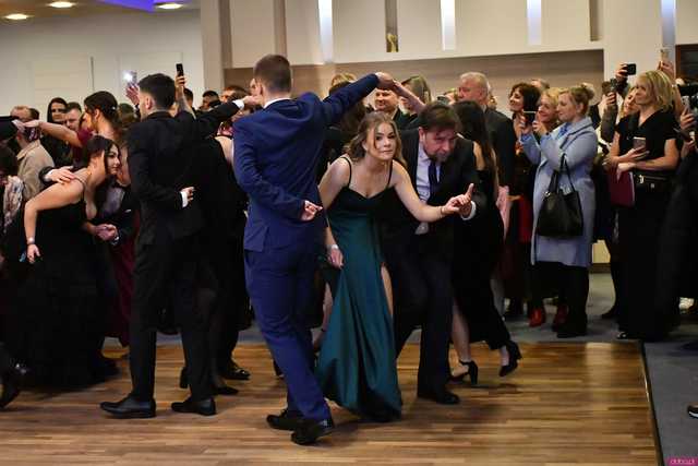[WIDEO/FOTO] Ten wieczór zapamiętają do końca życia! Studniówka Zespołu Szkół Ekonomicznych w Świdnicy