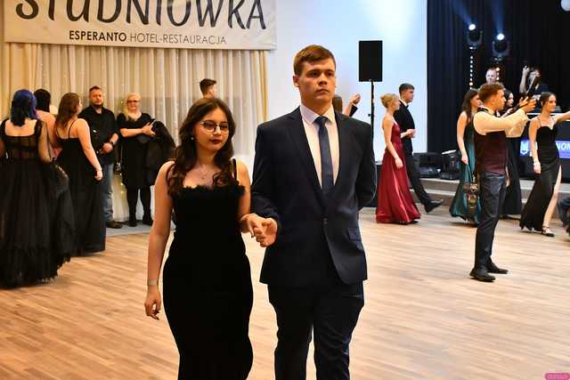 [WIDEO/FOTO] Ten wieczór zapamiętają do końca życia! Studniówka Zespołu Szkół Ekonomicznych w Świdnicy