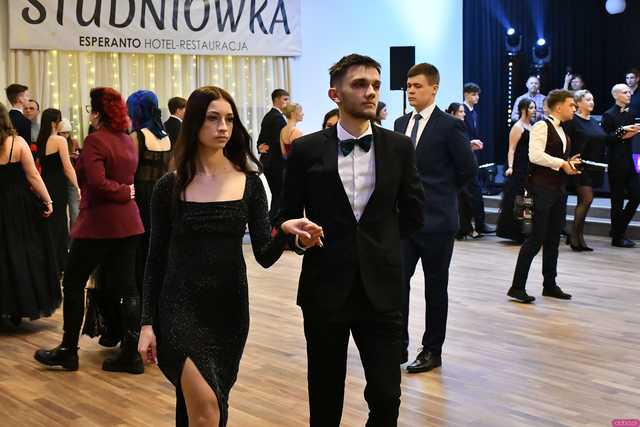 [WIDEO/FOTO] Ten wieczór zapamiętają do końca życia! Studniówka Zespołu Szkół Ekonomicznych w Świdnicy
