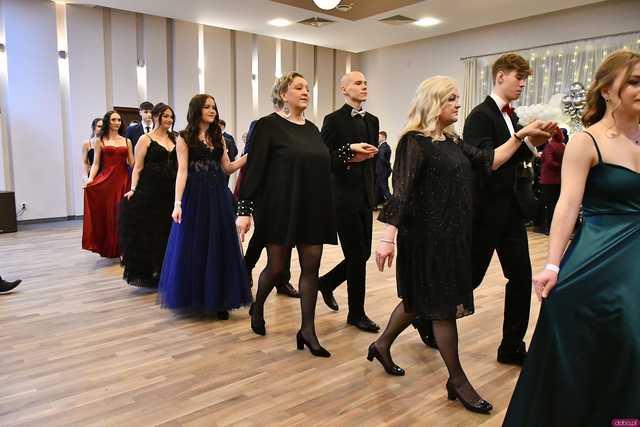 [WIDEO/FOTO] Ten wieczór zapamiętają do końca życia! Studniówka Zespołu Szkół Ekonomicznych w Świdnicy