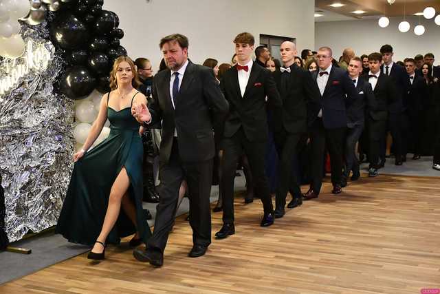 [WIDEO/FOTO] Ten wieczór zapamiętają do końca życia! Studniówka Zespołu Szkół Ekonomicznych w Świdnicy