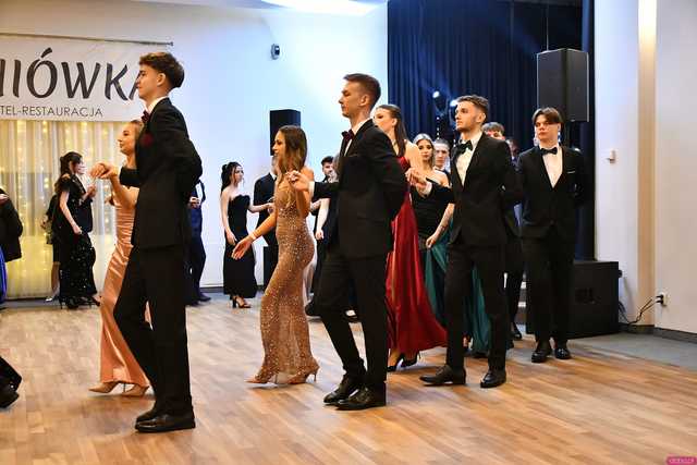 [WIDEO/FOTO] Ten wieczór zapamiętają do końca życia! Studniówka Zespołu Szkół Ekonomicznych w Świdnicy