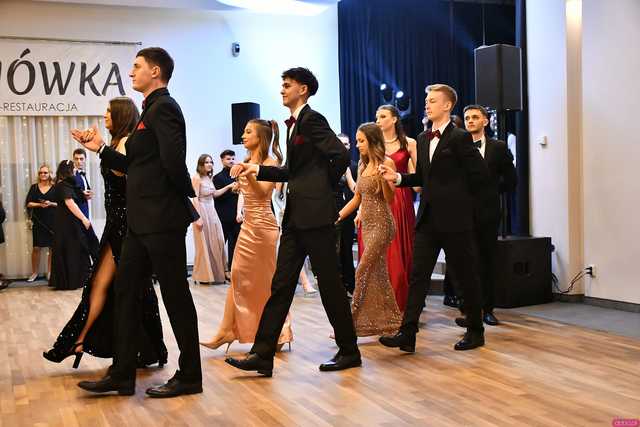 [WIDEO/FOTO] Ten wieczór zapamiętają do końca życia! Studniówka Zespołu Szkół Ekonomicznych w Świdnicy