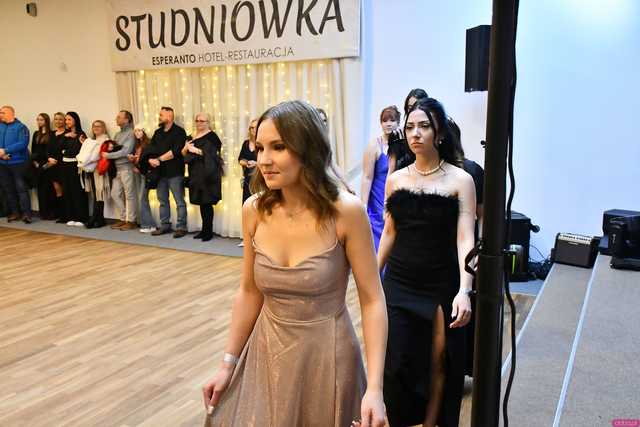 [WIDEO/FOTO] Ten wieczór zapamiętają do końca życia! Studniówka Zespołu Szkół Ekonomicznych w Świdnicy