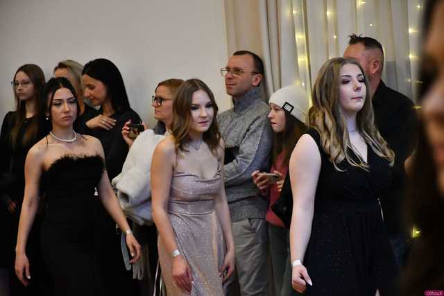 [WIDEO/FOTO] Ten wieczór zapamiętają do końca życia! Studniówka Zespołu Szkół Ekonomicznych w Świdnicy