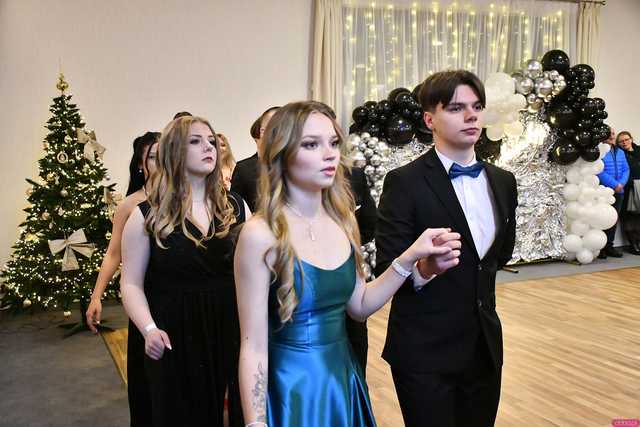[WIDEO/FOTO] Ten wieczór zapamiętają do końca życia! Studniówka Zespołu Szkół Ekonomicznych w Świdnicy