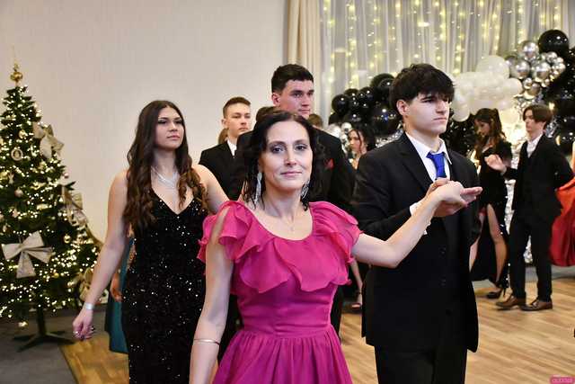 [WIDEO/FOTO] Ten wieczór zapamiętają do końca życia! Studniówka Zespołu Szkół Ekonomicznych w Świdnicy