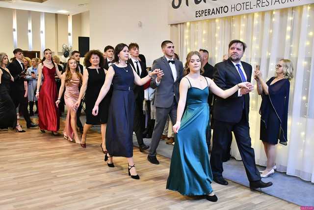 [WIDEO/FOTO] Ten wieczór zapamiętają do końca życia! Studniówka Zespołu Szkół Ekonomicznych w Świdnicy