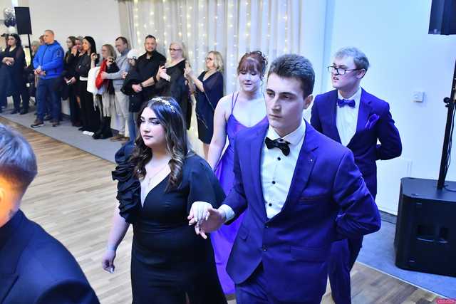 [WIDEO/FOTO] Ten wieczór zapamiętają do końca życia! Studniówka Zespołu Szkół Ekonomicznych w Świdnicy