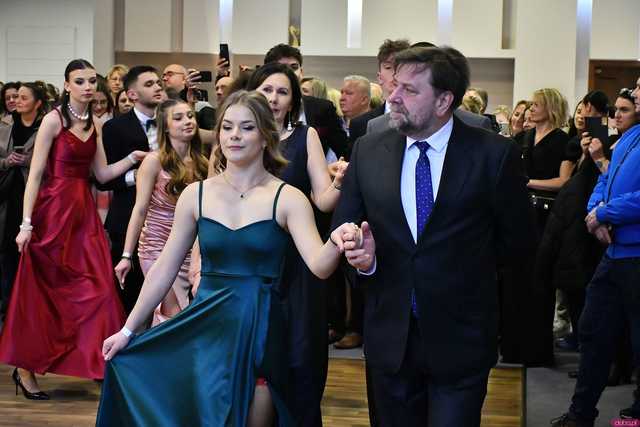 [WIDEO/FOTO] Ten wieczór zapamiętają do końca życia! Studniówka Zespołu Szkół Ekonomicznych w Świdnicy