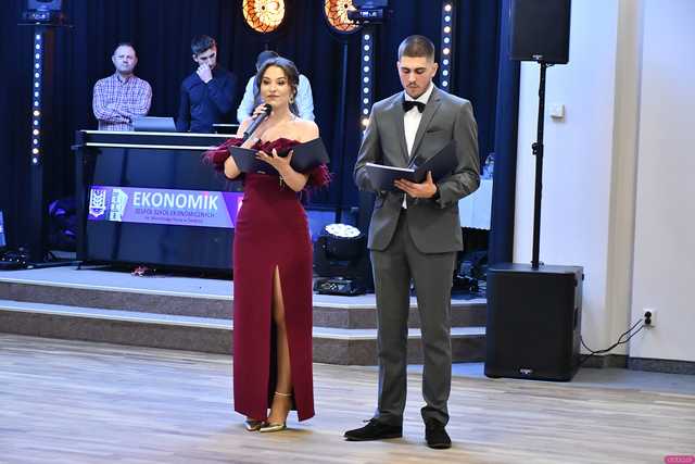 [WIDEO/FOTO] Ten wieczór zapamiętają do końca życia! Studniówka Zespołu Szkół Ekonomicznych w Świdnicy