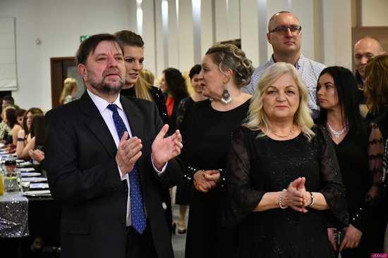 [WIDEO/FOTO] Ten wieczór zapamiętają do końca życia! Studniówka Zespołu Szkół Ekonomicznych w Świdnicy