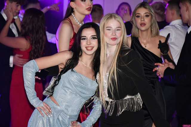 [WIDEO/FOTO] Ten wieczór zapamiętają do końca życia! Studniówka Zespołu Szkół Ekonomicznych w Świdnicy