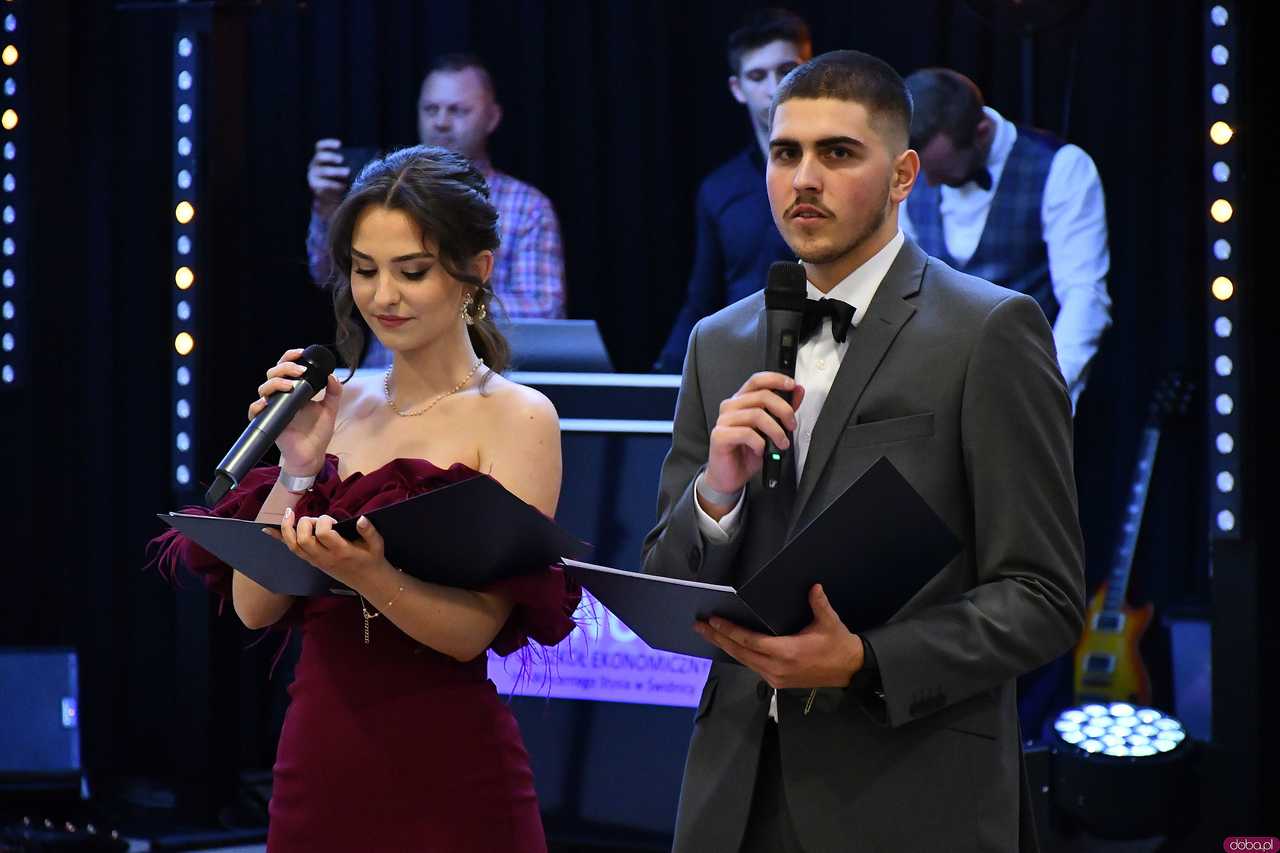 [WIDEO/FOTO] Ten wieczór zapamiętają do końca życia! Studniówka Zespołu Szkół Ekonomicznych w Świdnicy