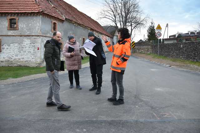 [FOTO] Nowa nawierzchnia przy remizie strażackiej w Grodziszczu