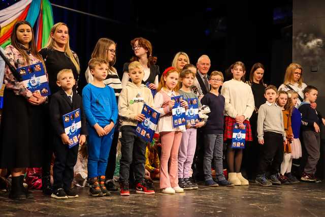 [FOTO] Wyróżniono najlepsze zespoły kolędnicze na zakończenie 33. Świdnickiego Przeglądu 