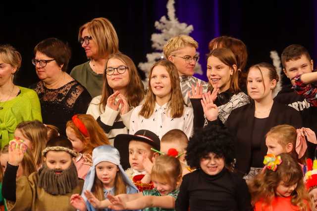 [FOTO] Wyróżniono najlepsze zespoły kolędnicze na zakończenie 33. Świdnickiego Przeglądu 