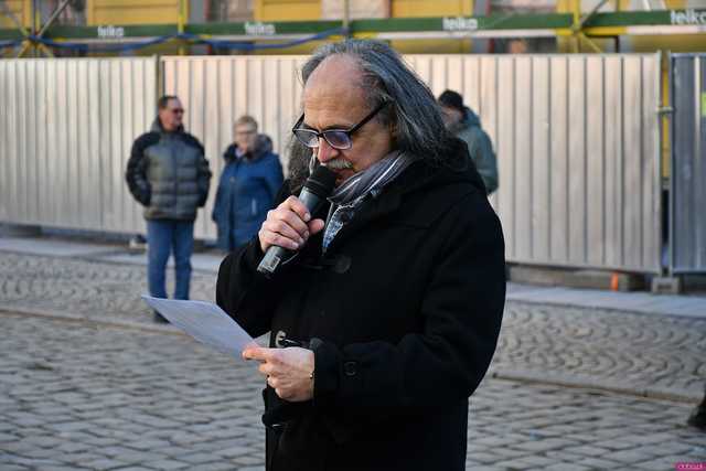 [WIDEO/FOTO] Tegoroczni maturzyści wspólnie zatańczyli poloneza na świdnickim rynku!