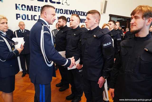 [FOTO/WIDEO] Nowi policjanci zasilili jednostki na terenie Dolnego Śląska