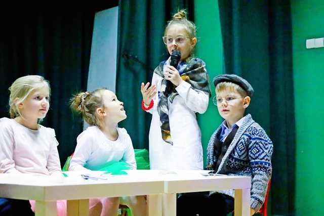 [FOTO] W żarowskiej podstawówce świętowali Dzień Babci i Dziadka